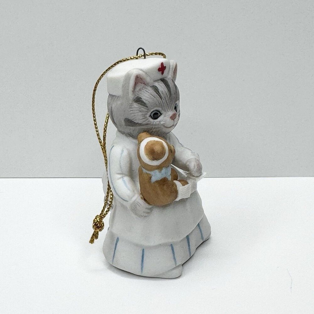 1989 Schmid Kitty Cucumber Christmas Ornament Nurse Cat Teddy Bear Figurine - Picture 4 of 6